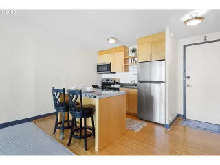 Photo #5: 22480040 Listing