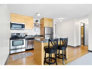 Photo #6: 22480040 Listing