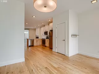 Photo #6: 22480327 Listing 