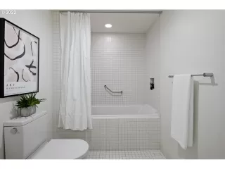 Photo #5: 22481211 Listing