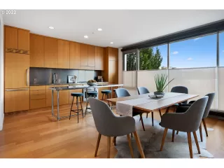 Photo #6: 22481211 Listing