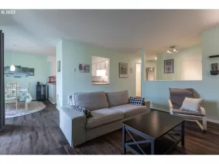 Photo #4: 22482886 Listing