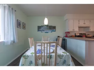 Photo #5: 22482886 Listing