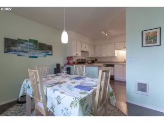 Photo #6: 22482886 Listing