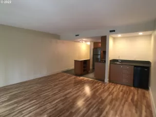 Photo #4: 22483217 Listing