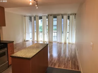 Photo #5: 22483217 Listing