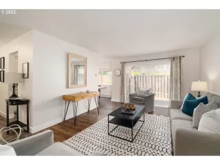 Photo #5: 22483336 Listing