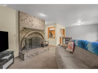 Photo #6: 22483556 Listing