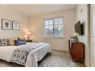 Photo #4: 22485104 Listing