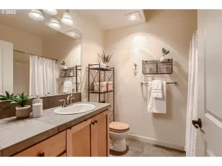 Photo #6: 22485104 Listing