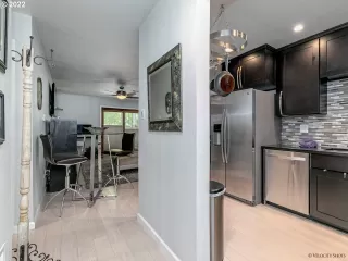 Photo #3: 22485465 Listing