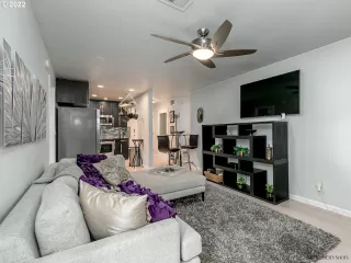 Photo #4: 22485465 Listing