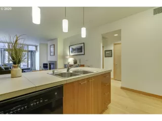 Photo #4: 22486610 Listing