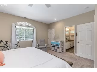 Photo #6: 22487495 Listing