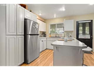 Photo #3: 22489119 Listing