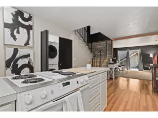 Photo #5: 22489119 Listing