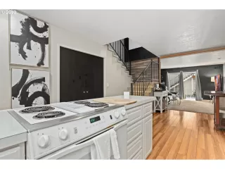 Photo #6: 22489119 Listing