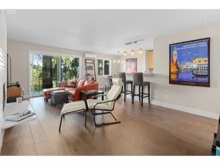 Photo #5: 22489613 Listing