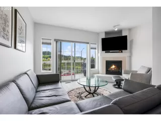 Photo #5: 22490089 Listing