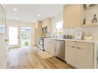 Photo #3: 22490347 Listing