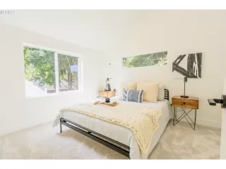 Photo #5: 22490347 Listing