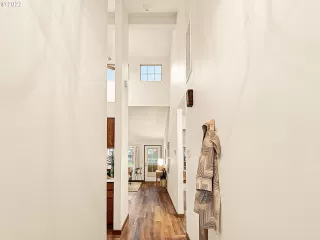 Photo #4: 22490602 Listing