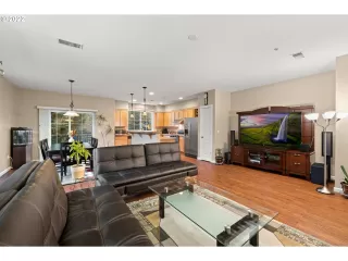 Photo #4: 22491098 Listing