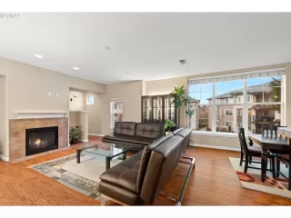 Photo #5: 22491098 Listing