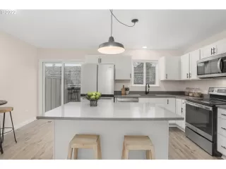 Photo #2: 22492390 Listing 