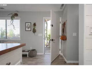 Photo #2: 22492504 Listing