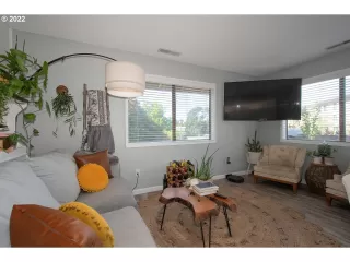 Photo #5: 22492504 Listing