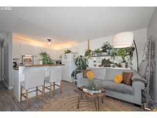 Photo #6: 22492504 Listing