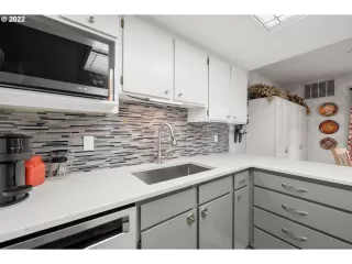 Photo #3: 22493017 Listing