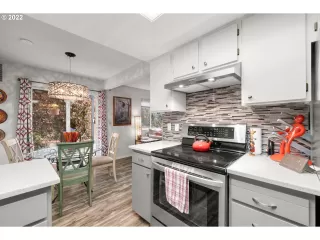 Photo #4: 22493017 Listing