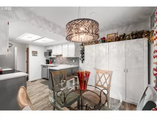 Photo #6: 22493017 Listing