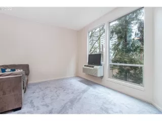 Photo #5: 22493085 Listing