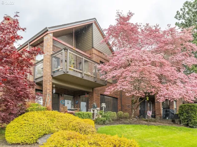 MLS: 22493351 Condo For Sale