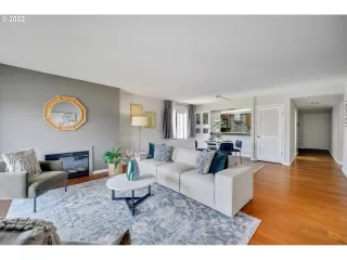 Photo #2: 22493408 Listing