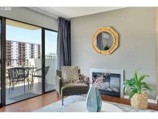 Photo #6: 22493408 Listing