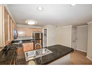 Photo #5: 22493931 Listing