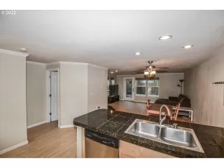 Photo #6: 22493931 Listing