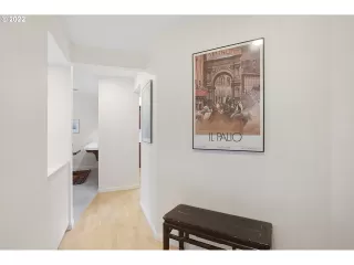 Photo #5: 22494416 Listing