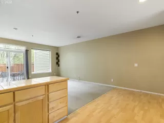 Photo #4: 22494554 Listing