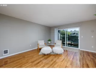 Photo #4: 22495485 Listing