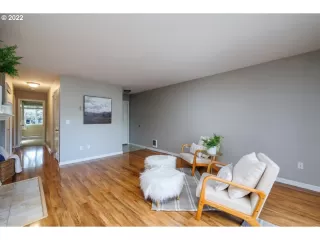 Photo #5: 22495485 Listing