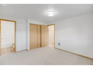 Photo #4: 22497429 Listing