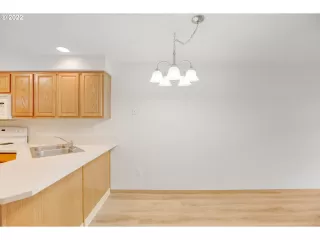 Photo #5: 22497429 Listing