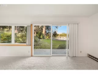 Photo #5: 22498278 Listing