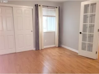 Photo #5: 22498865 Listing