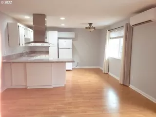 Photo #6: 22498865 Listing